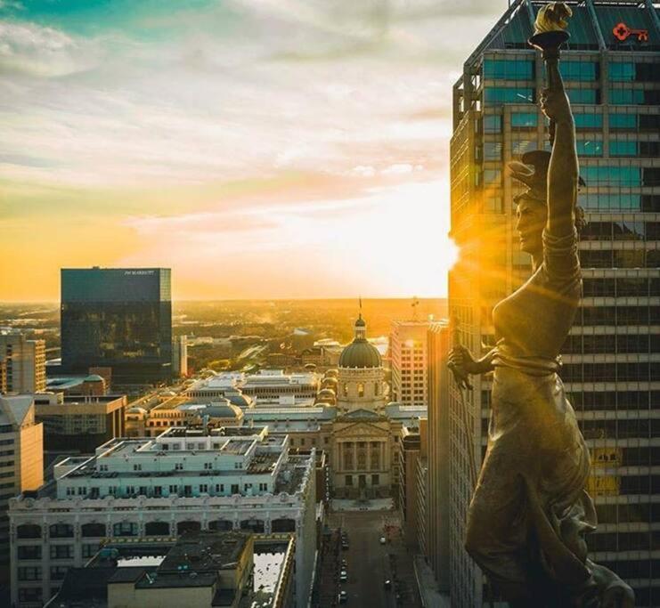 Cozysuites L 2br Loft, Monument Circle, Indy * Indianapolis