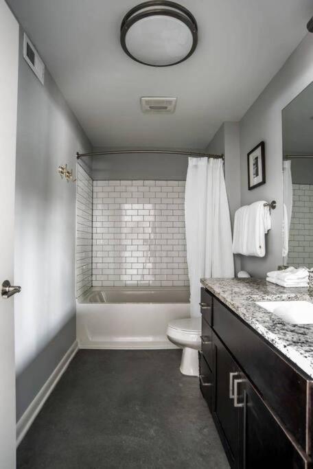 Apartment Cozysuites L 2br Loft, Monument Circle, Indy Indianapolis